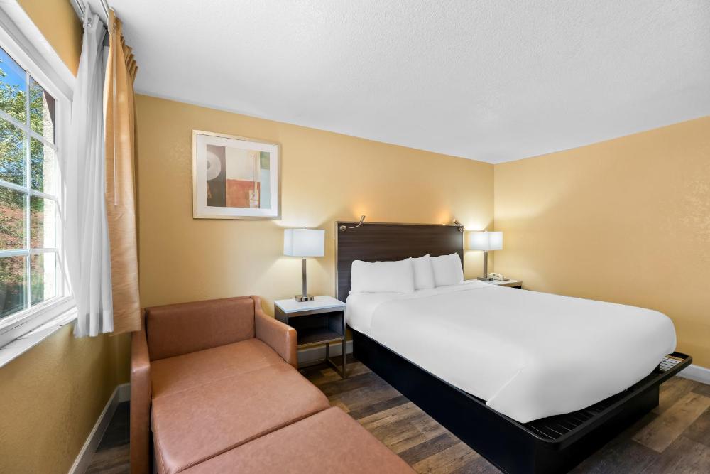 Queen Room - Disability Access interior