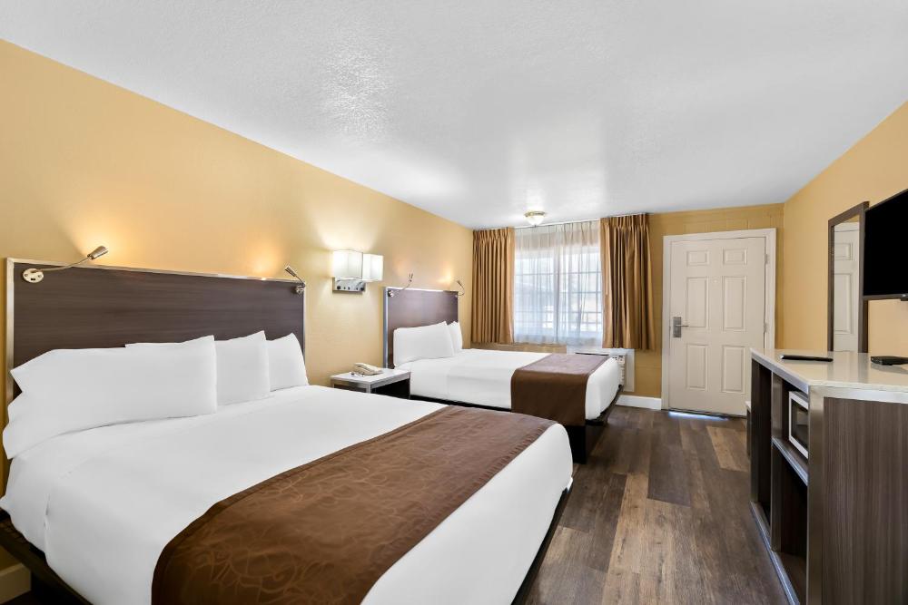 Deluxe Queen Room with Two Queen Beds interior